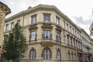 A Múzeum utca 11-es szám alatt álló Károlyi-palota épülete, ennek udvarában kap helyet az új templom. Kép forrása: Wikimedia Commons