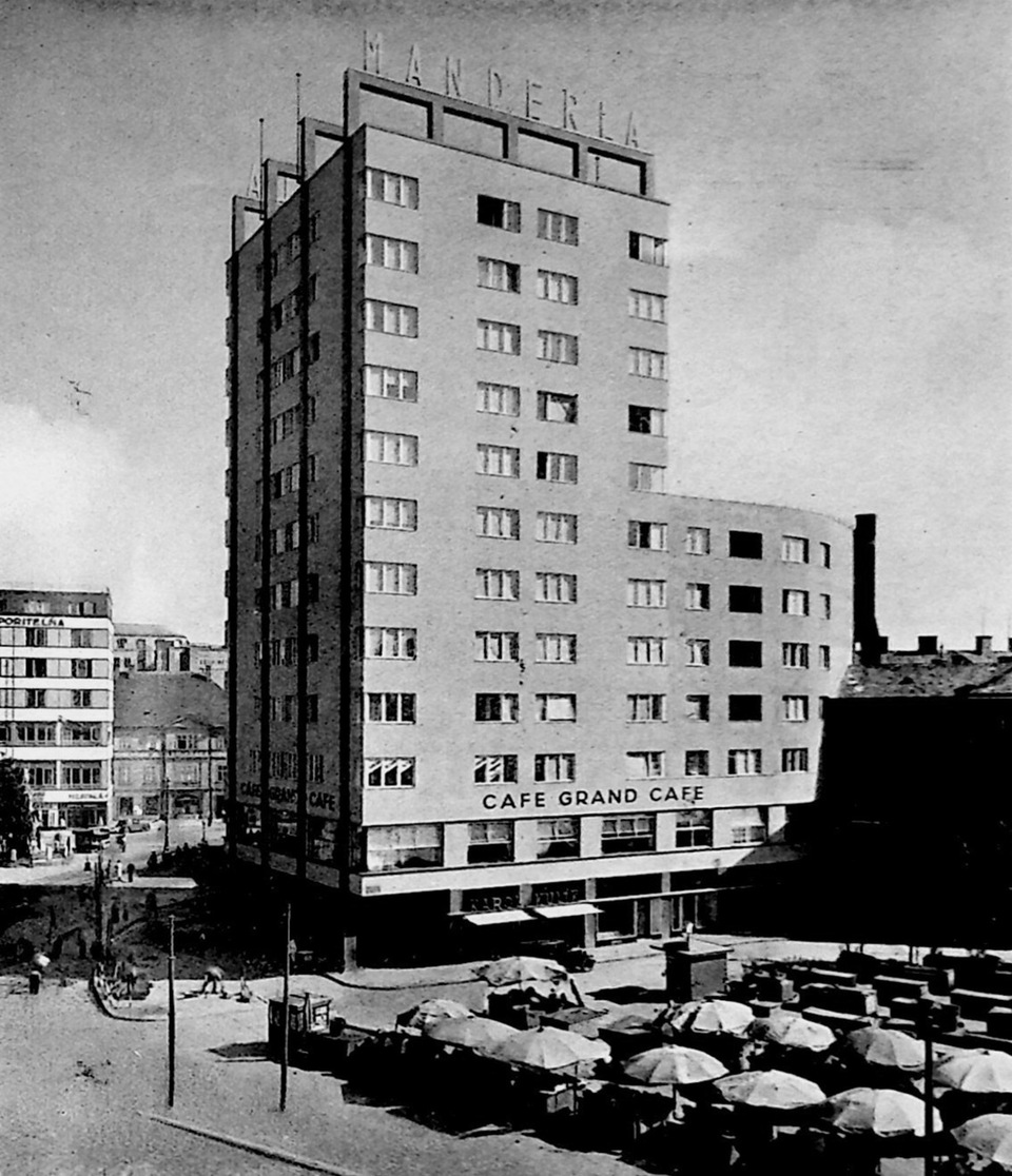   A Manderla tömb észak-nyugati oldala archív felvételen, (forrás: De Sandalo,FORUM, 1935, Hochhaus Manderla in Pressburg. 185. oldal)