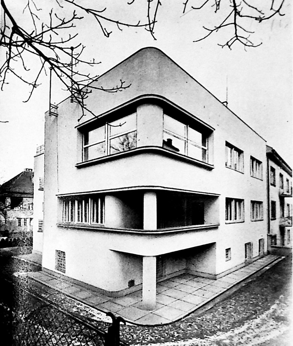 Archív felvétel a Dr. Pollák villa dél-nyugati épületsarkáról, forrás: FORUM, 1932, Neuere Arbeiten von Arch. E. Spitzer, 197. oldal