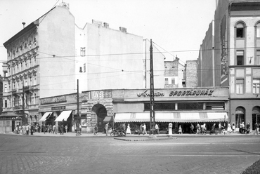 Baross tér 20-21. Fortepan / Budapest Főváros Levéltára. Levéltári jelzet: HU_BFL_XV_19_c_11, 1957 (Fortepan / Budapest Főváros Levéltára / Városrendezési és Építészeti Osztályának fényképei)