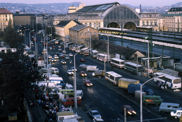 Kerepesi út, KGST piac. Kilátás az Ügetőpálya tornyából a Keleti pályaudvar és a Baross tér felé, 1989 (Fortepan / Urbán Tamás)