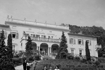 Egykor József főherceg nyaralókastélya, később pártüdülő, majd szálloda. Forrás: Fortepan / Kotnyek Antal, 1955-ös felvétel.