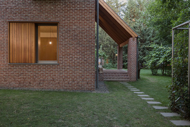 Nyeregtetős ház bővítése – Klobusovszki Építészet Kft. – fotó: Danyi Balázs