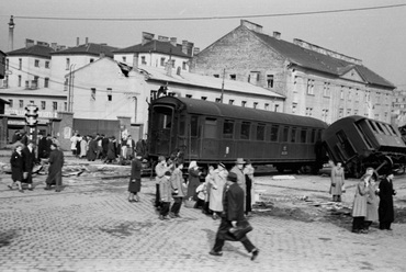 Széna tér, háttérben a Margit körúti egykori fogház épülete, 1956-os felvétel. Forrás: Fortepan / Berkó Pál