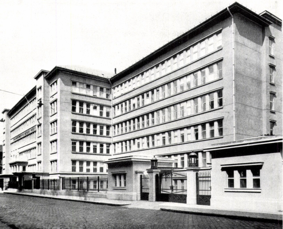 Budapest, Magánalkalmazottak Biztosító Intézetének kórháza (ma: Péterffy Sándor utcai kórház), 1934-ben, tervező: Hültl Dezső (Tér és Forma, 1934/7., 185. o.)