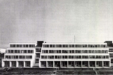 A Spiró Éva által tervezett Gellért-hegyi iskola kollégium. Forrás: Arcanum / Magyar Építőművészet 1973.