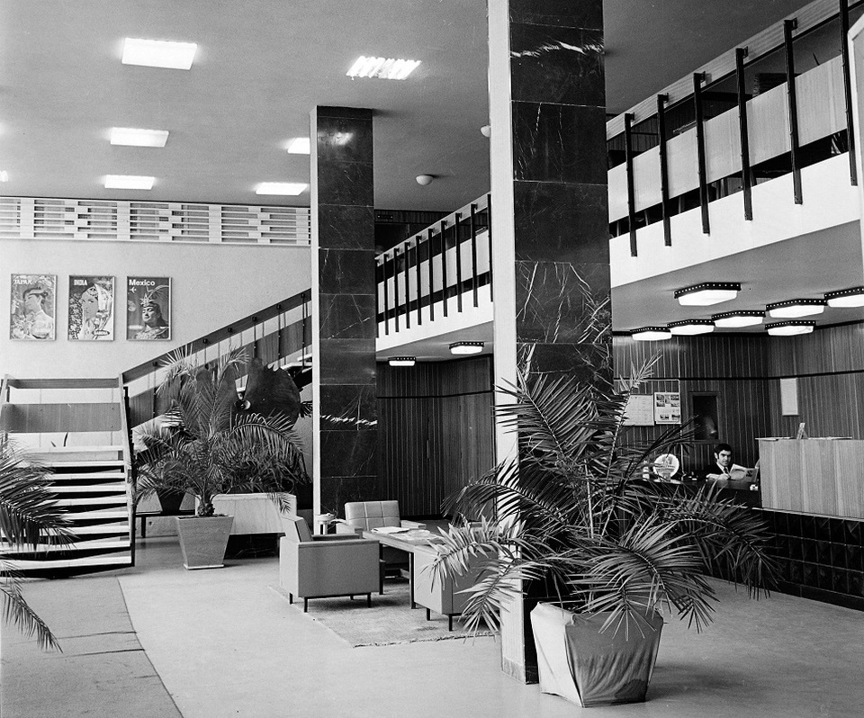 A hotel hallja (1970). Fotó: Fortepan / Bauer Sándor