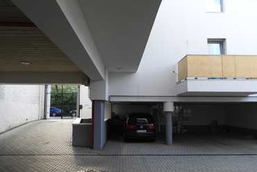Hét lakásos társasház Debrecenben, egy régi cívisház telkén, Tervező: D4 Építész Stúdió