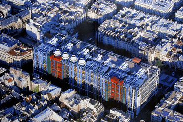 A Pompidou Központ. Tervező: Richard Rogers, Renzo Piano. 1977. Fotó: Atlas of Places, Michel Denancé - Gianni Berengo Gardin