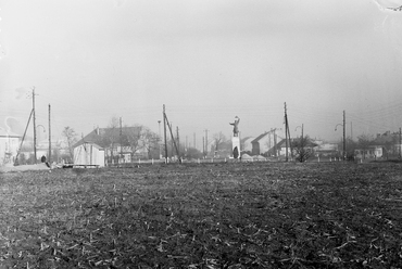 a Balatoni út és a Budaörsi út találkozása, Osztapenko szobor, 1960. Forrás: Fortepan / UVATERV