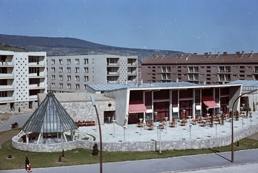 A pécsi Olympia Étterem, Gádoros Lajos munkája. Fotó: Fortepan, Lechner Nonprofit Kft. Dokumentációs Központ