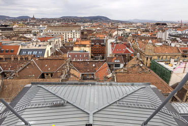 Épületbejáráson az Operaház tetején – fotó: Gulyás Attila