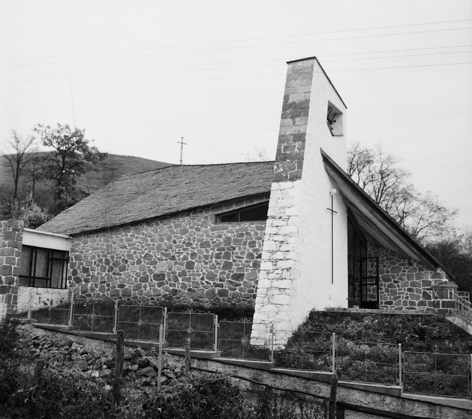 A cserépváraljai Szent László római katolikus templom, Csaba László 1961-re elkészült munkája. Fotó: Fortepan, Kotnyek Antal