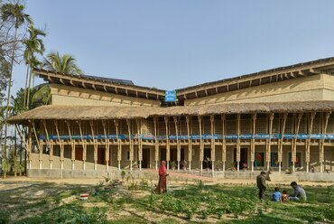 Anandaloy közösségi ház Bangladesben – Tervező: Studio Anna Heringer – Fotó: Kurt Hoerbst