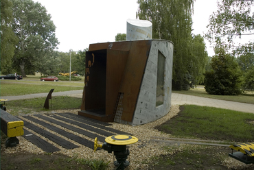 Camera Obscura a Miskolci Egyetem campusán, 2009 – tervezők: Szabó, Fabrícius Anna, Gyenis Tibor – fotó: Fabricius Anna