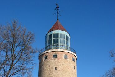 A MATE gödöllői Szent István Campusának víztornya, melyet Jánossy György tervezett az 1950-es években. Forrás: Wikimedia Commons