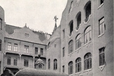 Az épület belső udvara és a csarnok teteje, Forrás: Művészet 1902/1. 55.o.