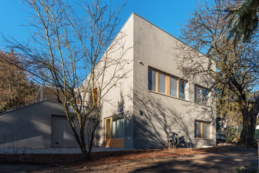Későmodern ház átalakítása Máriaremetén, Zsuffa és Kalmár Építész Műterem. Fotó: Gulyás Attila