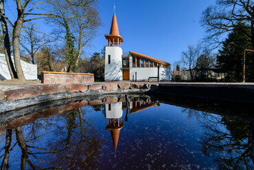 Átadták Balatonakarattya új református templomát. Fotó: MTI / Vasvári Tamás 