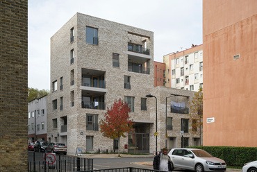 Caudale önkormányzati bérház, Camden, London – Tervező: Mae Architects – Fotó: Stäle Eriksen és Tim Crocker