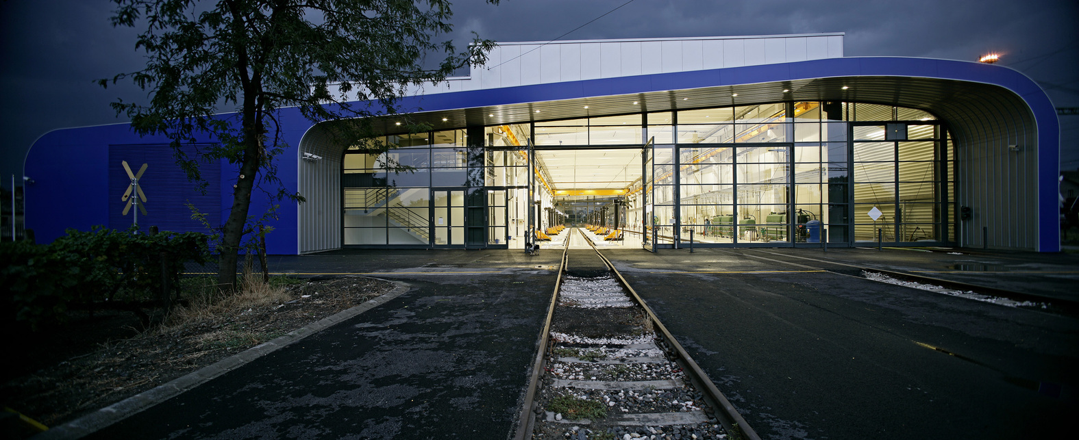 Stadler vonatok karbantartó üzeme, Pusztaszabolcs – építész: Hajnal Építész Iroda – fotó: Polgár Attila