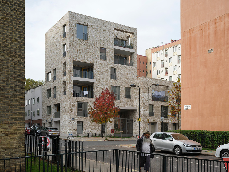 Caudale önkormányzati bérház, Camden, London – Tervező: Mae Architects – Fotó: Stäle Eriksen és Tim Crocker