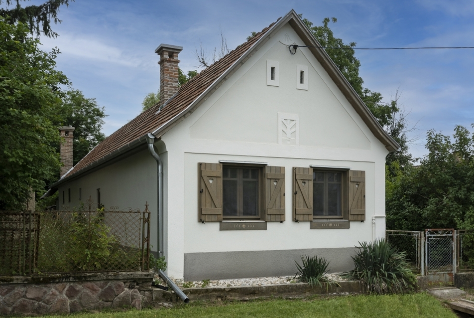 Vályogfalak vakolása és utólagos homlokzati hőszigetelése