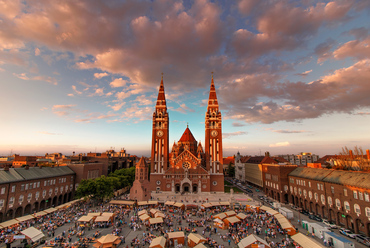 A szegedi Dóm tér. Forrás: szegedtourism.hu