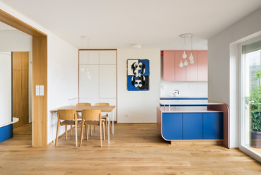 Kétszintes lakás újragondolása Prágában – Tervező: No Archtitects – Fotó: Studio Flusser