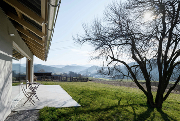 SKUPAJ ARHITEKTI, mKutin arhitektura: House for Modest Living. Litija, Szlovénia. Fotó: Miran Kambič