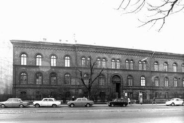 Egy 1973-as fotón már a mai állapotához hasonlóan nézett ki a korábban háborús kárt is szenvedett épület. Forrás: Fortepan / Budapest Főváros Levéltára / Városrendezési és Építészeti Osztályának fényképei