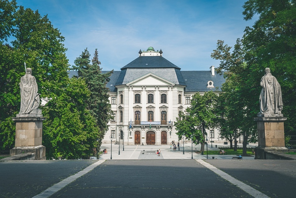 Felújíttatná az egri Líceumot az Eszterházy Károly Egyetem