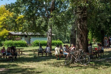 Az első táborozók kezdik birtokba venni a Szalki-szigeti kempinget.