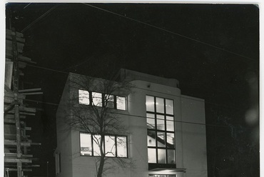 A Walter Rózsi-villa Bajza utcai homlokzata 1936 körül. MÉM MDK Fotótár