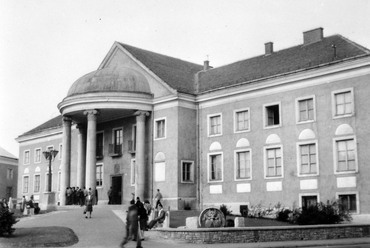 Jó Szerencsét Művelődési Központ, Várpalota. Tervező: Károlyi Antal, LAKÓTERV. Forrás: Fortepan (1963)