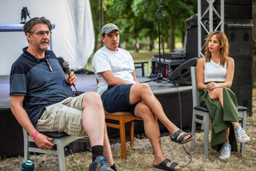 Czigányik Zsolt az irodalom, Miklósvölgyi Zsolt a képzőművészetek, Szántay Zsófia pedig az építészet szemszögéből közelítettek a témához. Áttfogó képet kaphattunk arról, milyen párhuzamok fedezhetőek fel e területek utópisztikus alkotásai között.