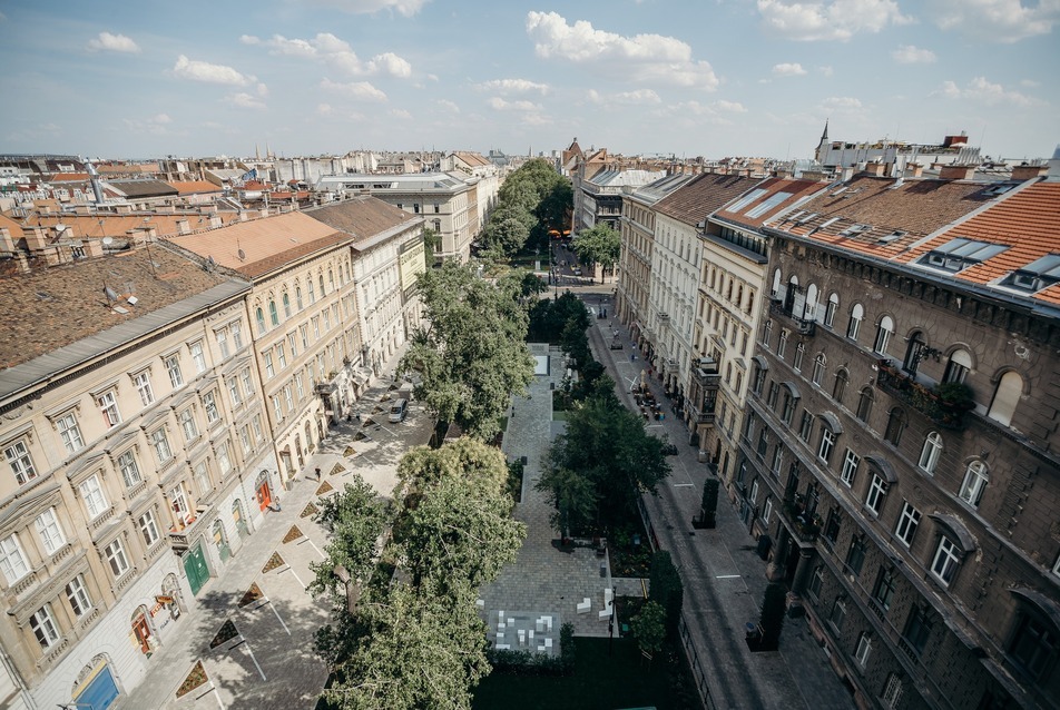 A magyar irodalomnak is emléket állít a megújult Jókai tér Terézvárosban