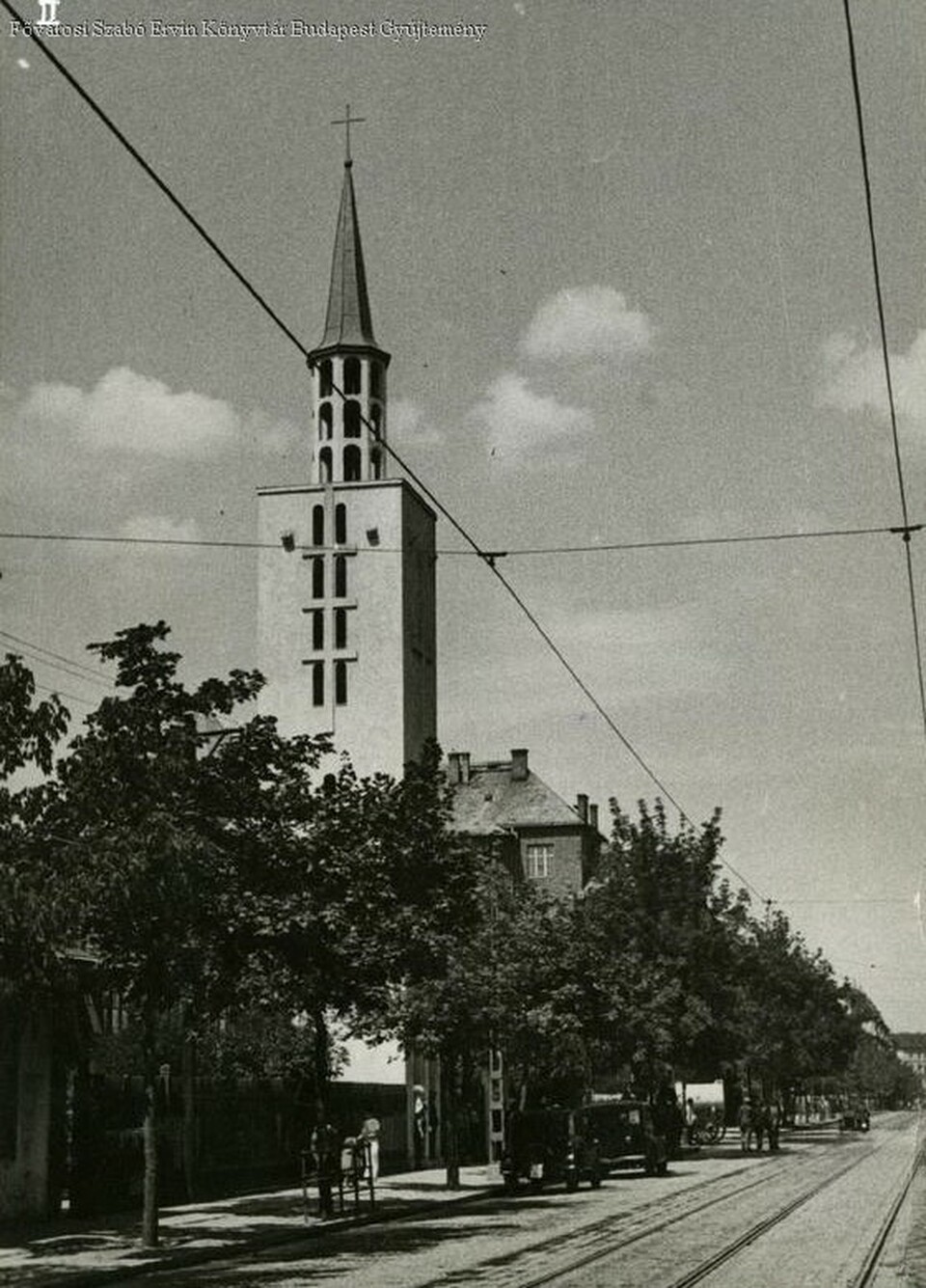 Az evangélikus templom tornya a budapesti Tisztviselőtelepen, Forrás: FSZEK, Budapest Képarchívum