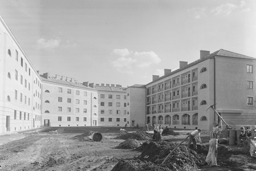 Társasház a Hunor utca - Vihar utca - Velence utca határolta területen. 1956. Fortepan / UVATERV