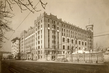 A budai postapalota elkészülése után közvetlenül, délnyugatról, 1926., Forrás: Postamúzeum, Fotótár