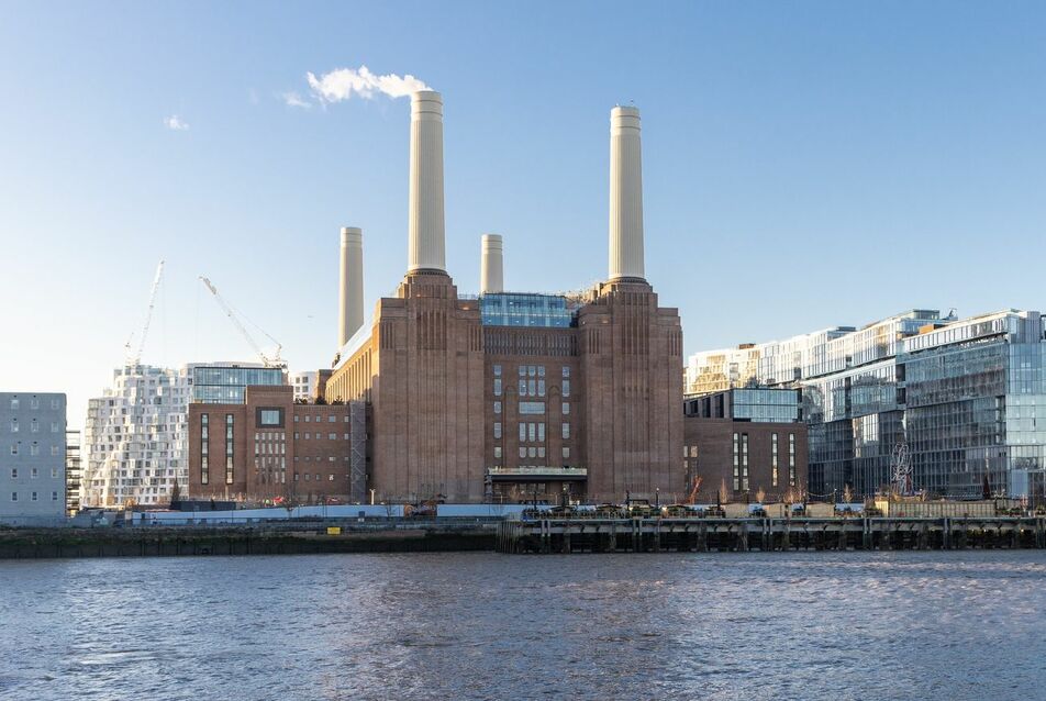 Szupergazdagok játszótereként újult meg az ikonikus Battersea erőmű