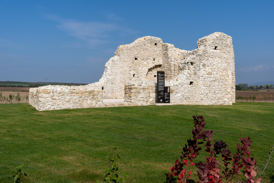 Romvédelem: egészen ritka dolog történt a középkori Tök templomromjával