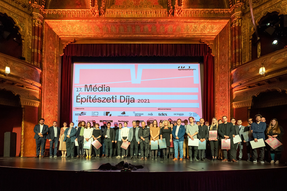 Média Építészeti Díja 2021, a díjazottak az Uránia színpadán – fotó: Gulyás Attila