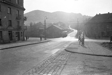 Budaörsi út - Alkotás utca találkozása a Hegyalja úti kereszteződésnél, 1960. Forrás: Fortepan/UVATERV