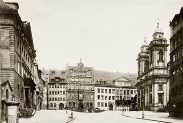 Edigienplatz, Kép forrása: Wikipedia Commons, Forrás: Ferdinant Schmidt fotója, 1897., Photographic Archive of the Zentralinstitut für Kunstgeschichte,ZI-1103-04-00-363151