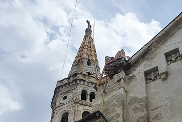 A tornyon végzett munkálatokról az OSZÖ megosztott néhány fotót közösségi oldalán is, még nyáron