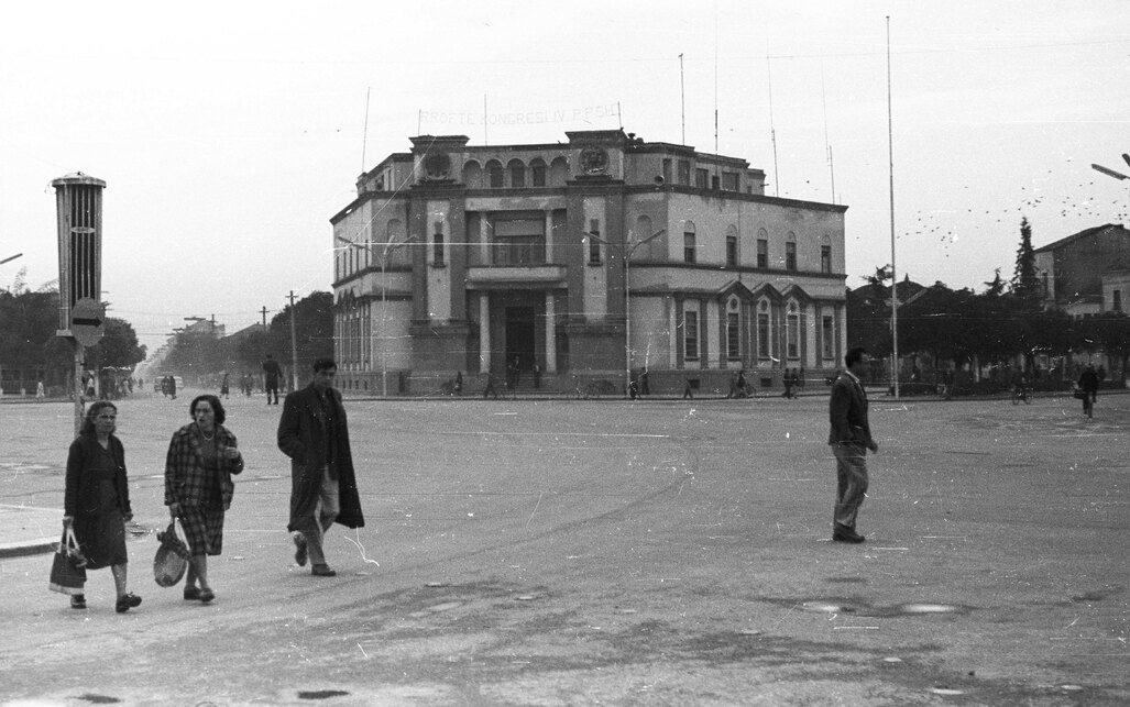 Skanderbeg tér: Városháza, 1963. Forrás: Fortepan