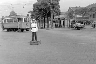 Orczy tér a Fiumei út felé nézve, jobbra a Józsefvárosi pályaudvar, 1954. Forrás: Fortepan / Magyar Rendőr