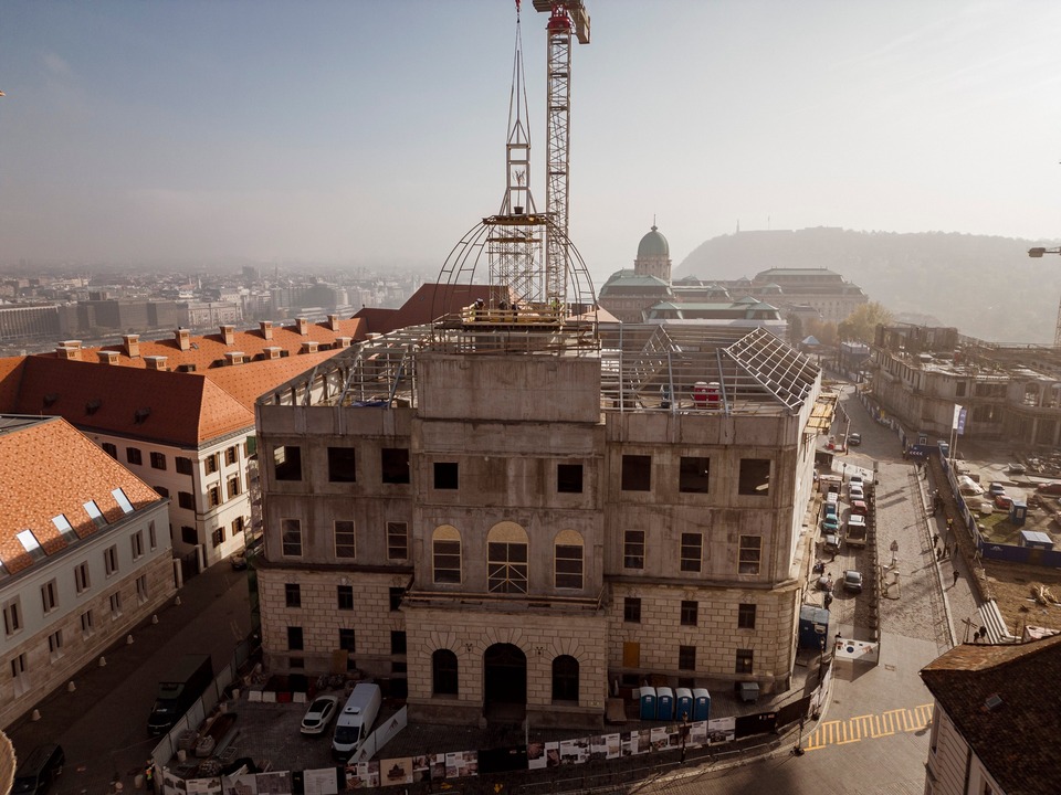 Építés alatt - A Honvéd Főparancsnokság épülete. Forrás: A Nemzeti Hauszmann Program Facebook oldala