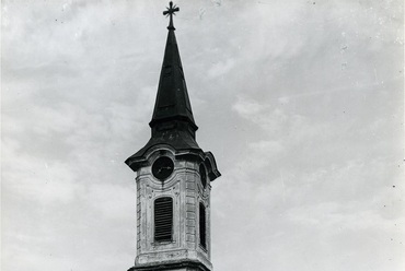 Fellner egyik korai műve: a Komárom megyei Kecskéd katolikus temploma, Fotó: Révhelyi Elemér, a Kuny Domokos Múzeum gyűjteményéből